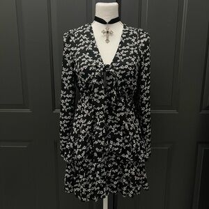Forever 21 Black and White Floral Long Sleeve Dress